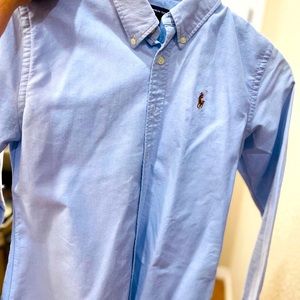 Ralph Lauren women’s button up slim fit size 6. Classic button up shirt